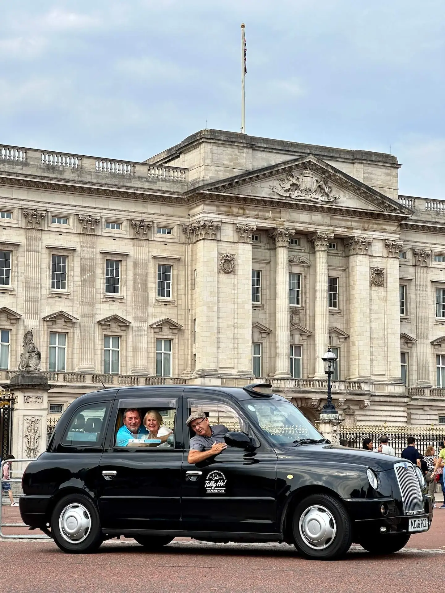 taxi-tour-buckingham-palace-close